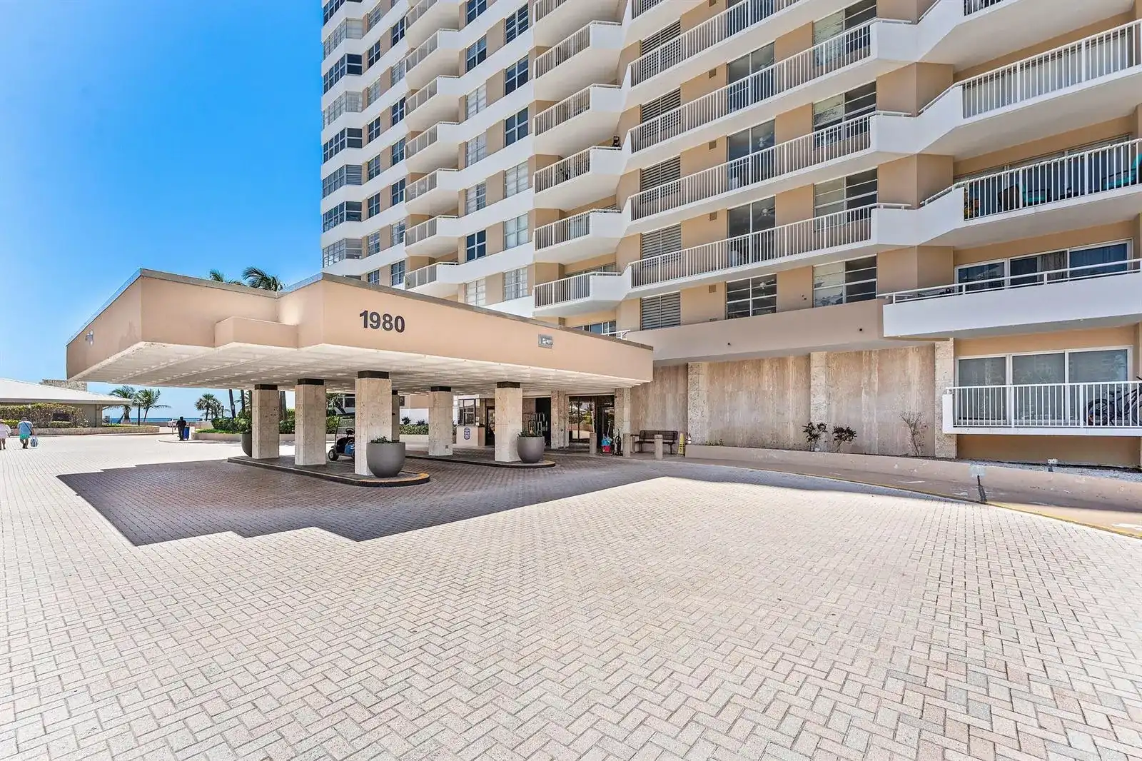 1980 S Ocean Drive # 18q, Hallandale Beach FL 33009