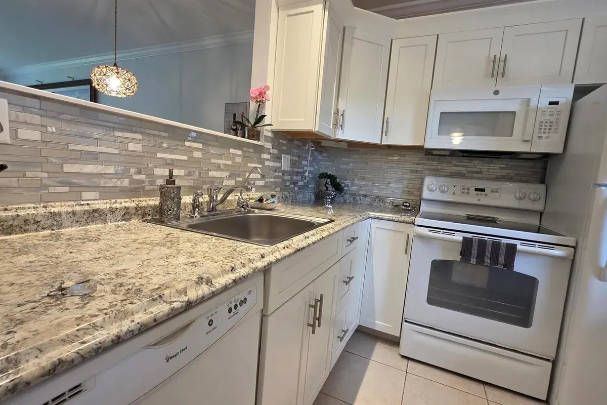 5161 W Oakland Park Boulevard # 206, Lauderdale Lakes FL 33313