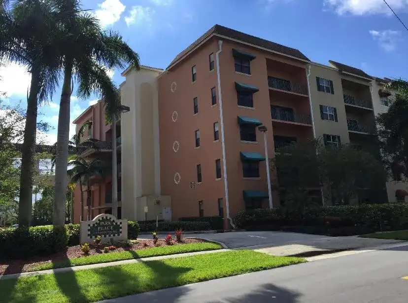1610 Presidential Way # 305, West Palm Beach FL 33401
