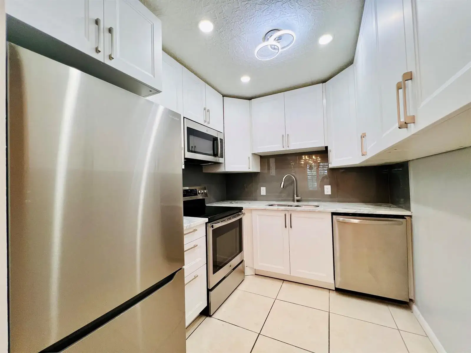 74 Berkshire C, West Palm Beach FL 33417 photo 2