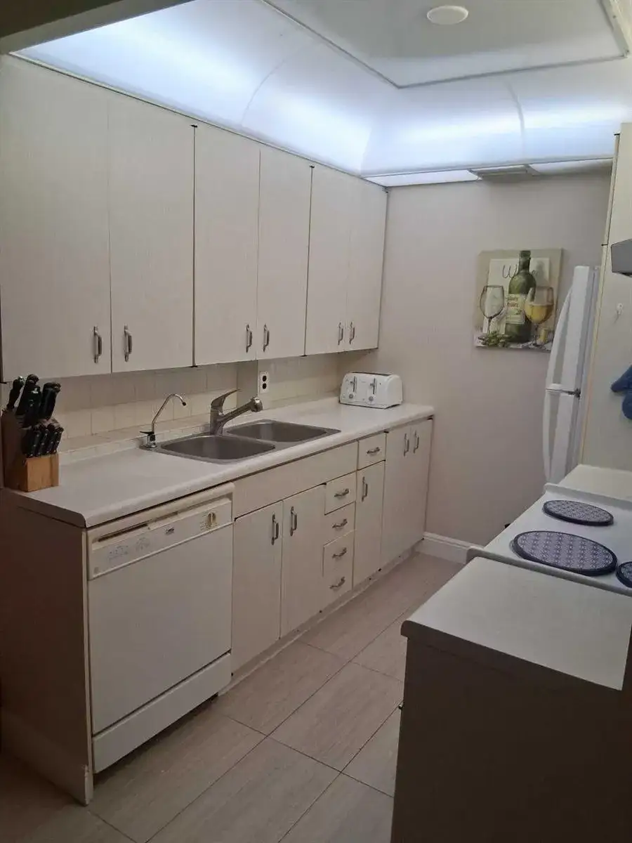 4023 Newport H, Deerfield Beach FL 33442 photo 3
