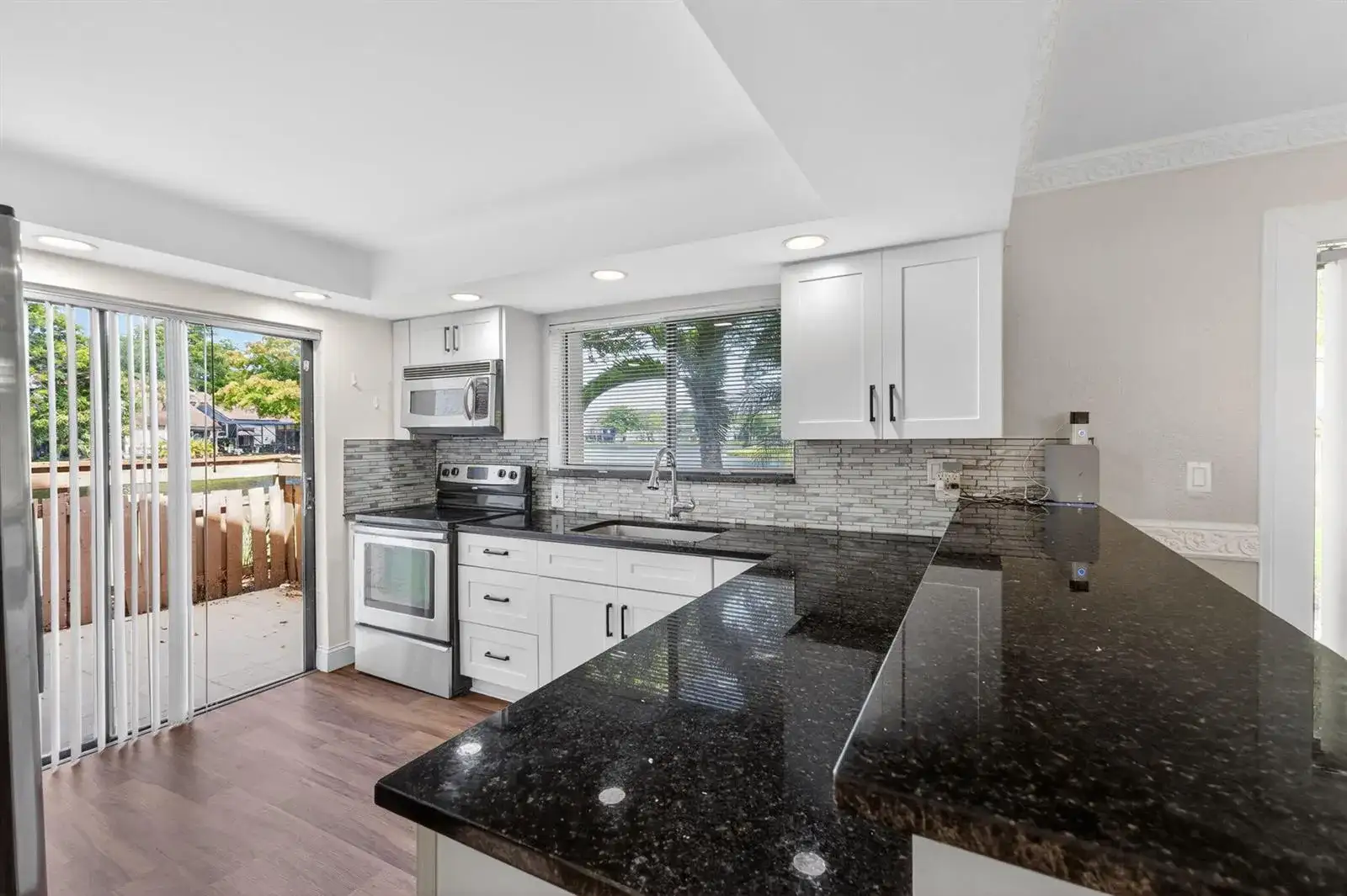 32 Wimbledon Lake # 221, Plantation FL 33324 photo 4