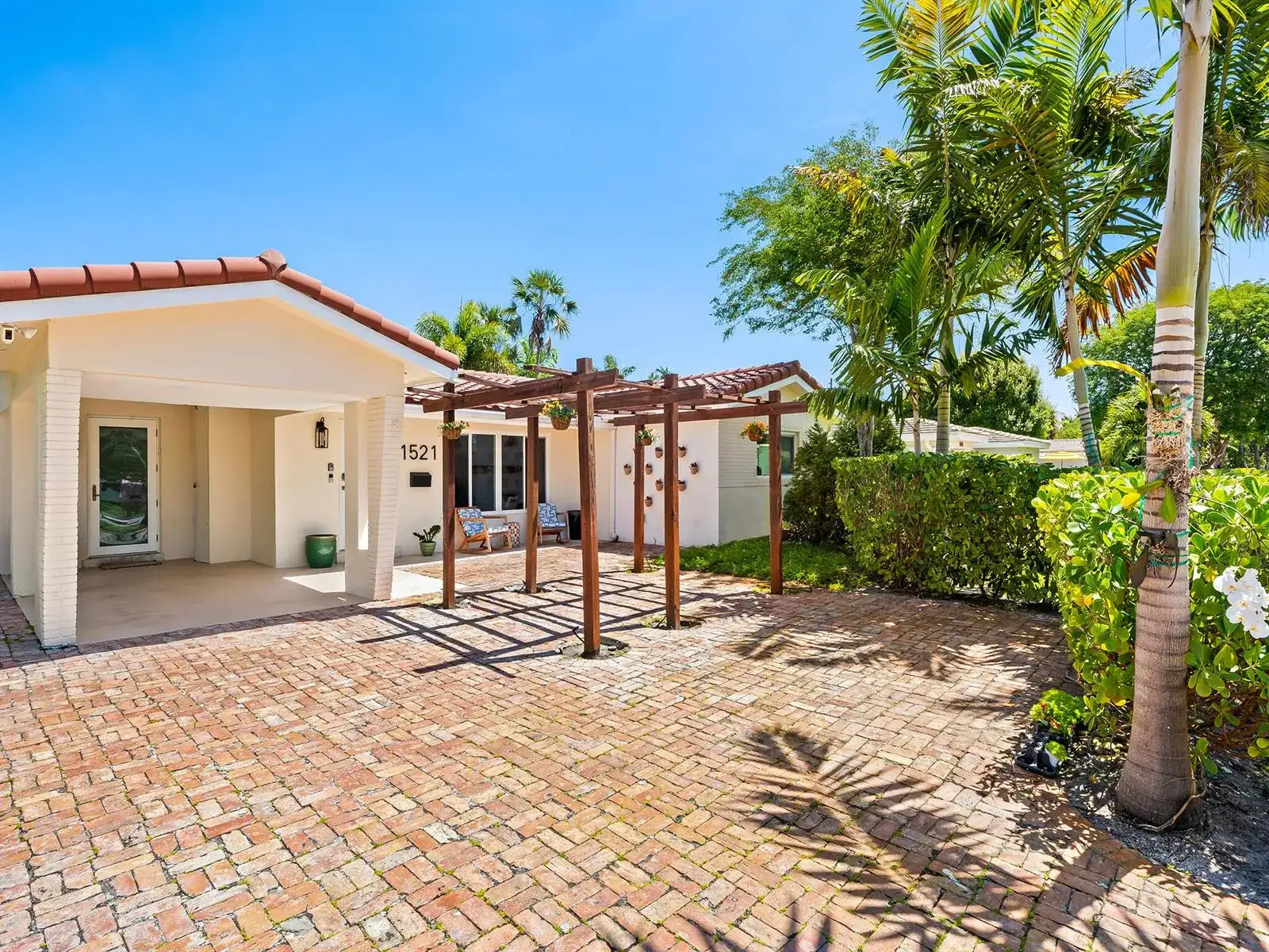 1521 NE 40th Court, Oakland Park FL 33334 photo 2
