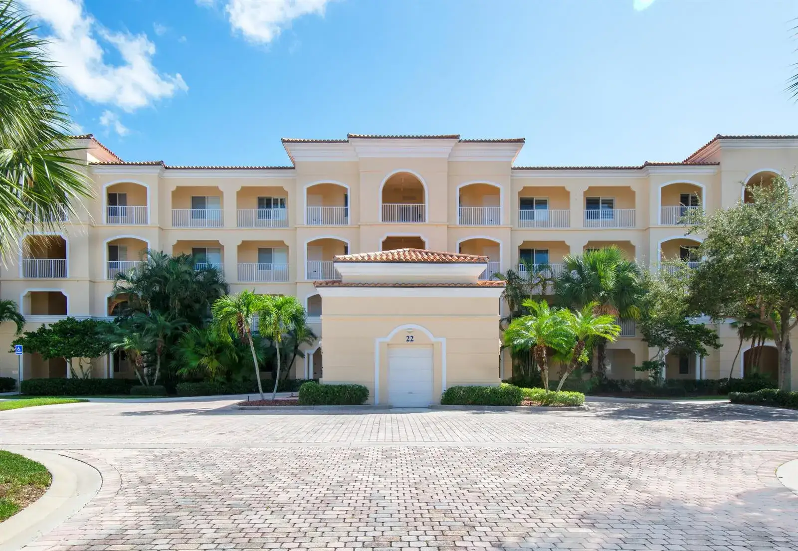 22 Harbour Isle Drive W # 204, Fort Pierce FL 34949