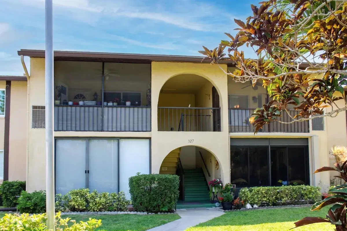327 Pine Ridge Circle # 2, FL 33463