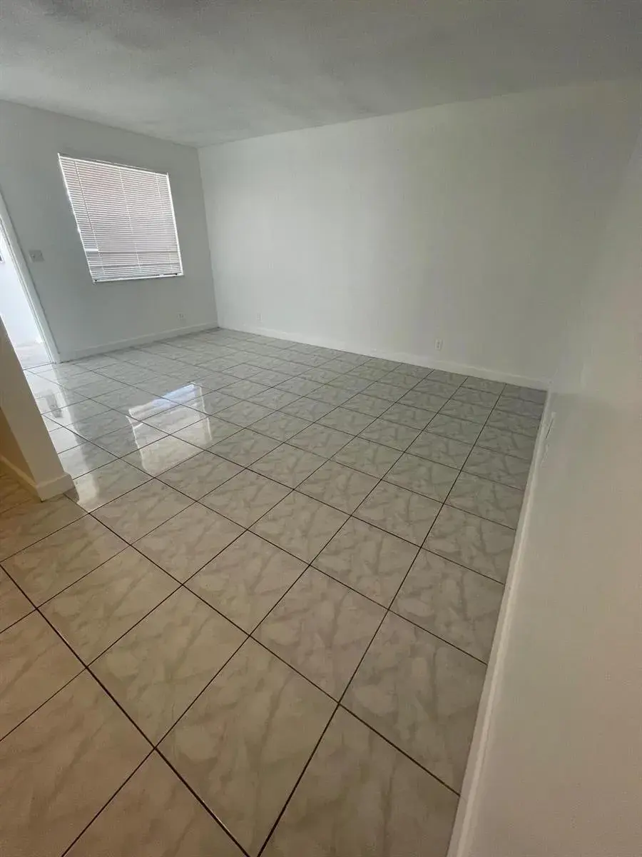 400 SE 9th Court Apt 9, Hallandale Beach FL 33009