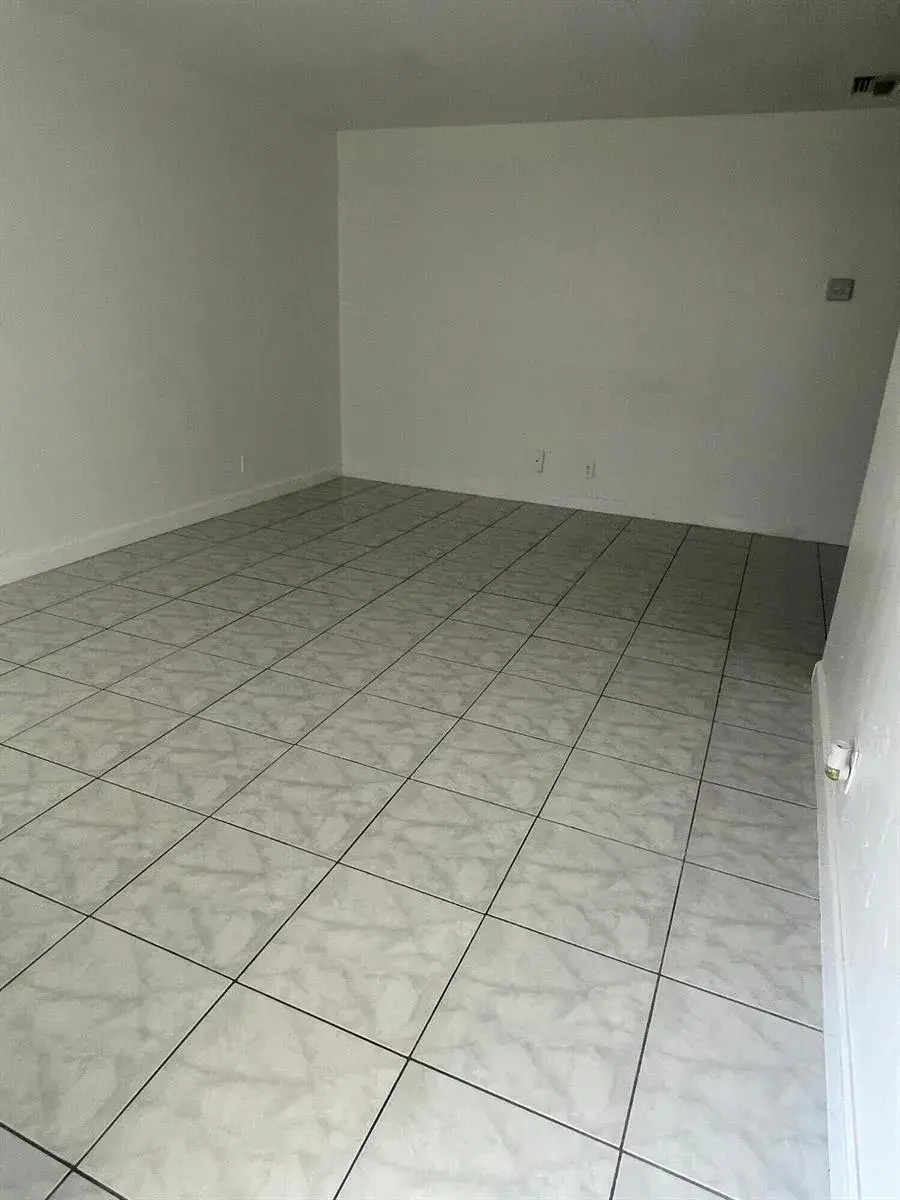 400 SE 9th Court Apt 9, Hallandale Beach FL 33009