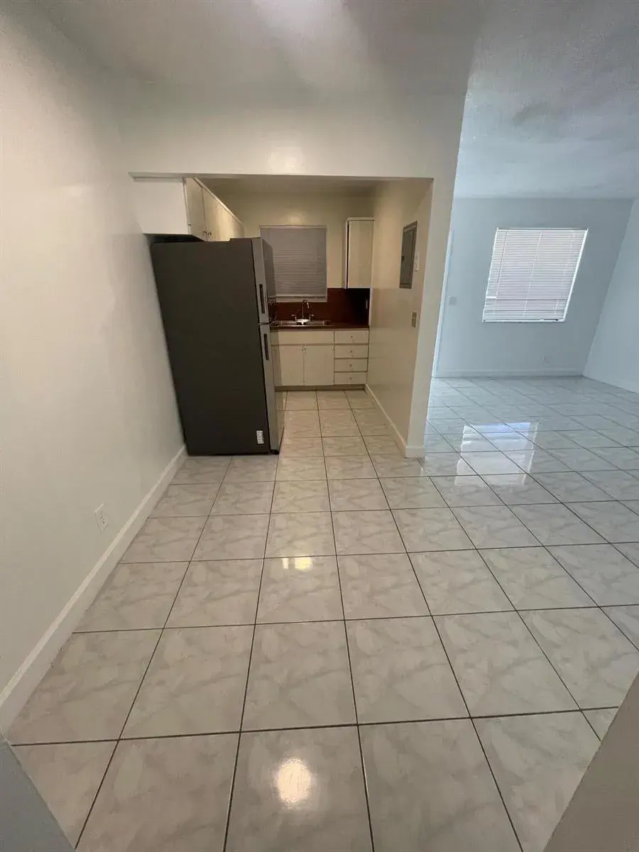 400 SE 9th Court Apt 9, Hallandale Beach FL 33009