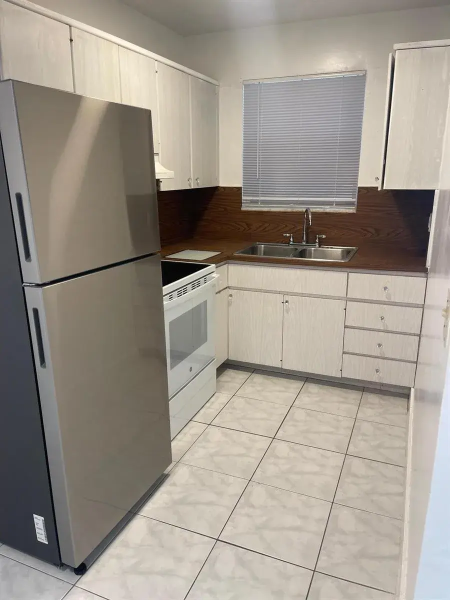 400 SE 9th Court Apt 9, Hallandale Beach FL 33009