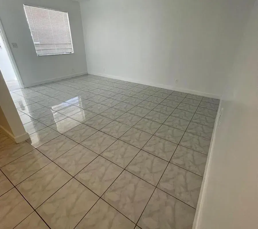 400 SE 9th Court Apt 9, Hallandale Beach FL 33009
