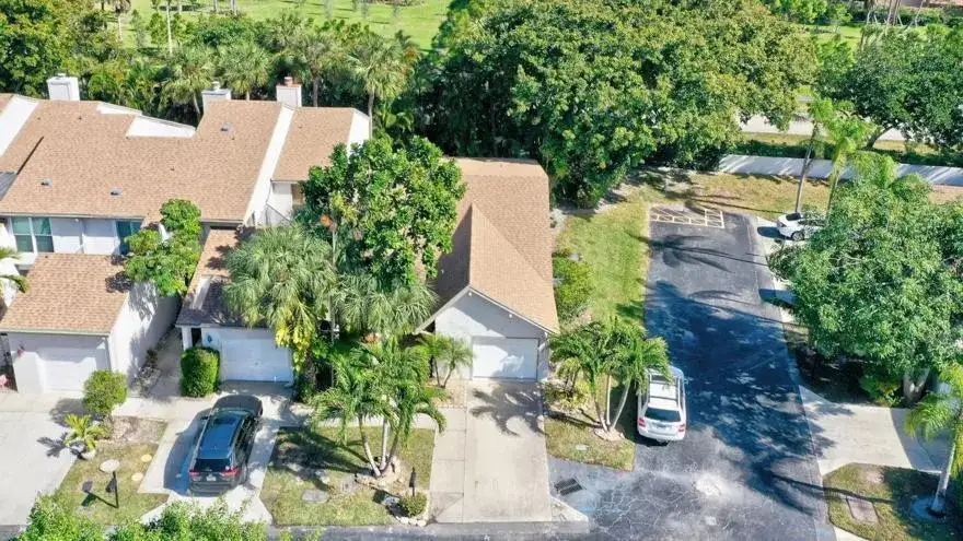 6660 Canary Palm Circle, Boca Raton FL 33433 photo 2