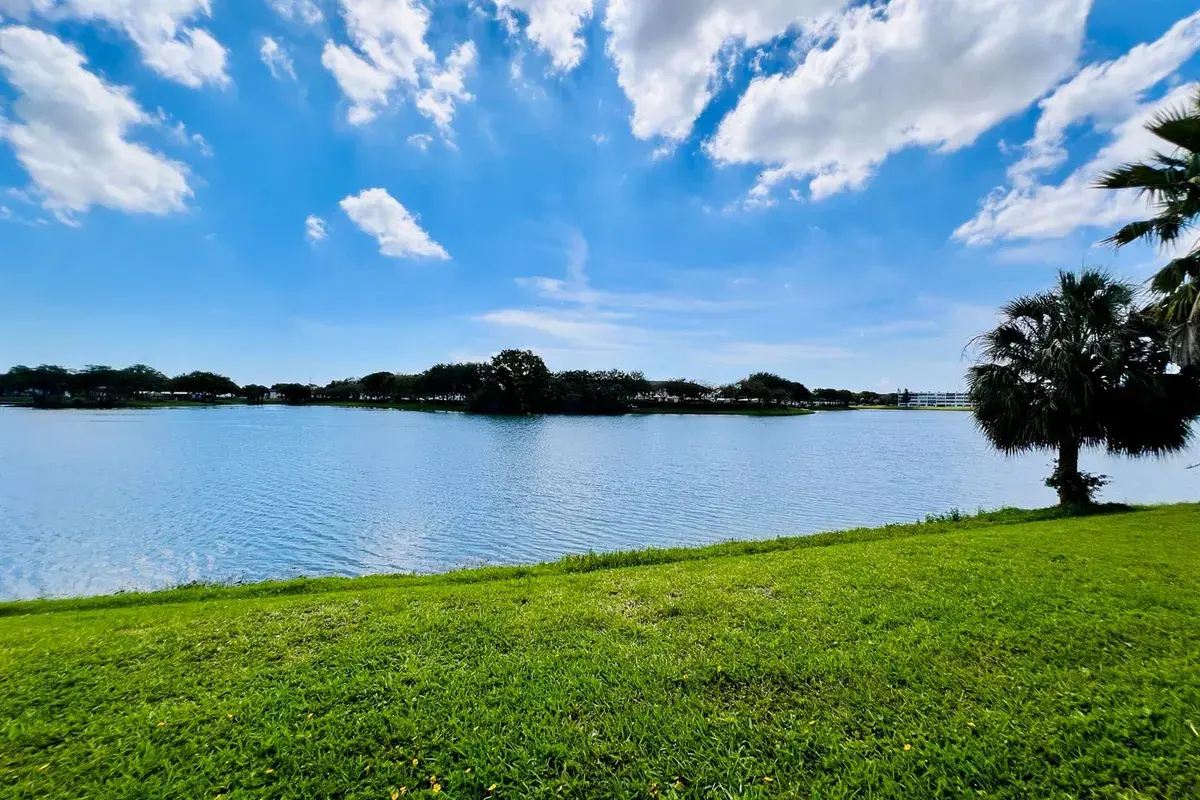 57 Chatham C, West Palm Beach FL 33417