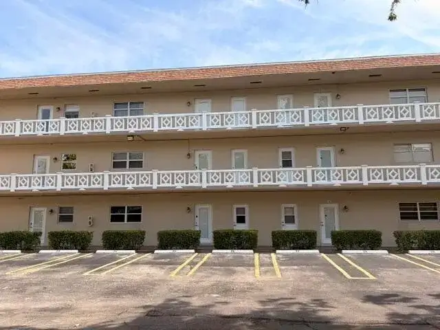 5103 NW 35th Street # 401, Lauderdale Lakes FL 33319 photo 2
