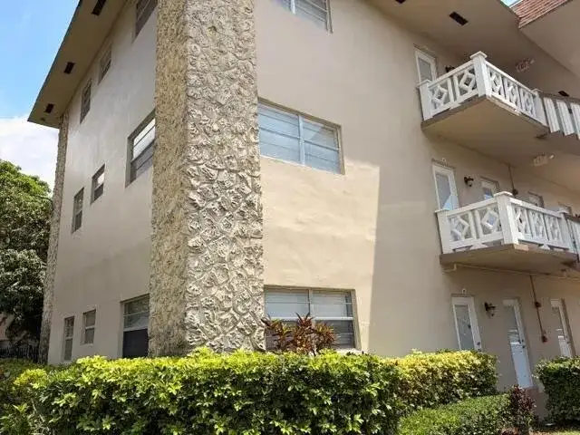 5103 NW 35th Street # 401, Lauderdale Lakes FL 33319 photo 4