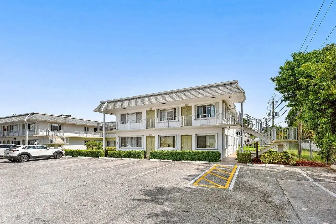 3280 Cynthia Lane # 214, FL 33461 photo 4