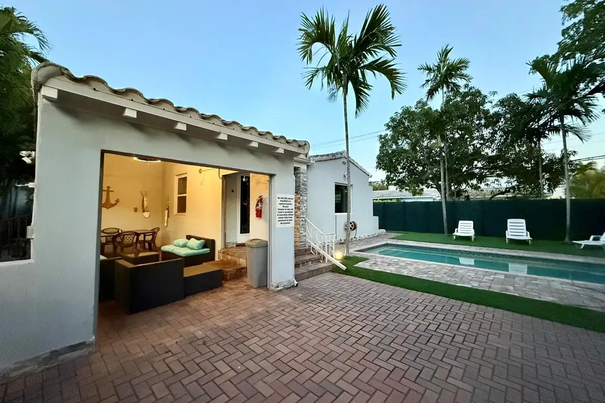 700 NE 17th Way, Fort Lauderdale FL 33304
