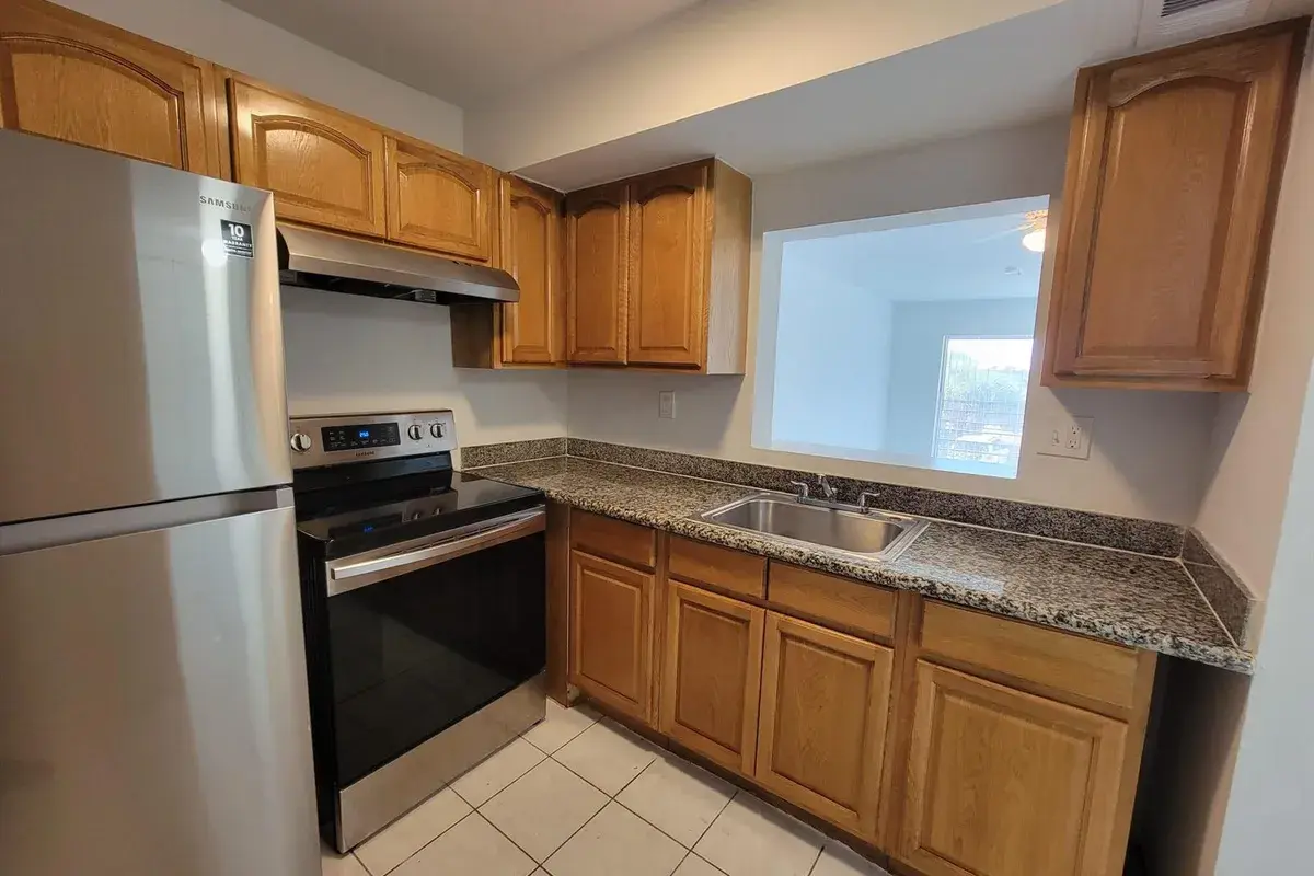 3700 NW 21st Street # 203, Lauderdale Lakes FL 33311