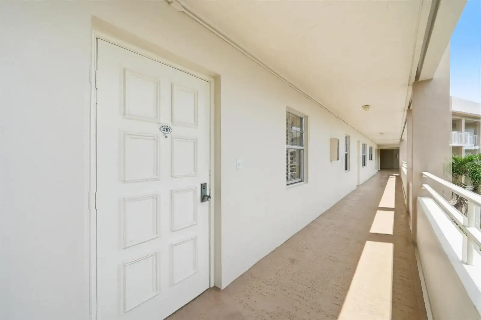 3800 Oaks Clubhouse Drive # 410, Pompano Beach FL 33069 photo 4