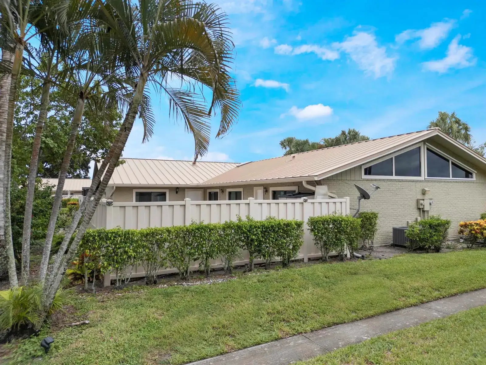 5933 Golden Eagle Circle, Palm Beach Gardens FL 33418 photo 2