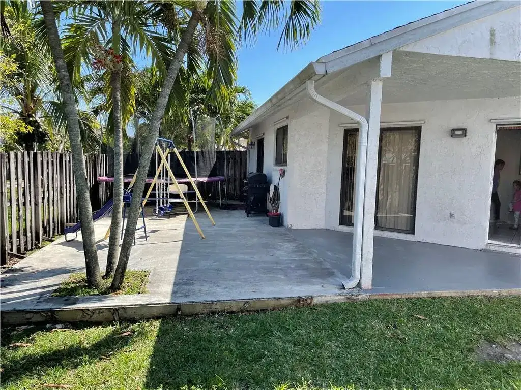 1231 SW 112th Avenue, Pembroke Pines FL 33025 photo 4