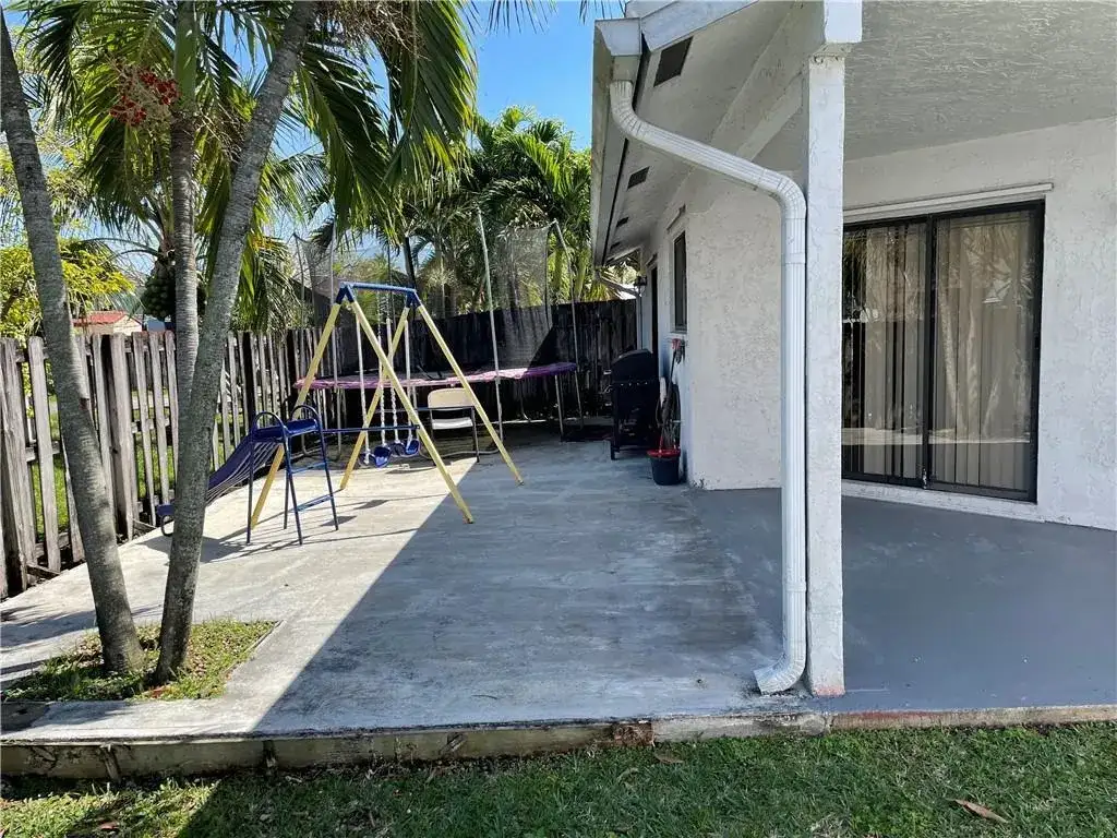 1231 SW 112th Avenue, Pembroke Pines FL 33025 photo 5
