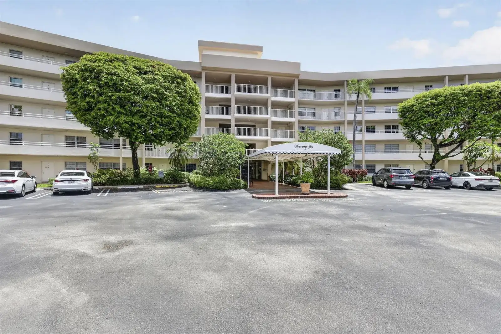 3900 Oaks Clubhouse Drive # 410, Pompano Beach FL 33069 photo 2