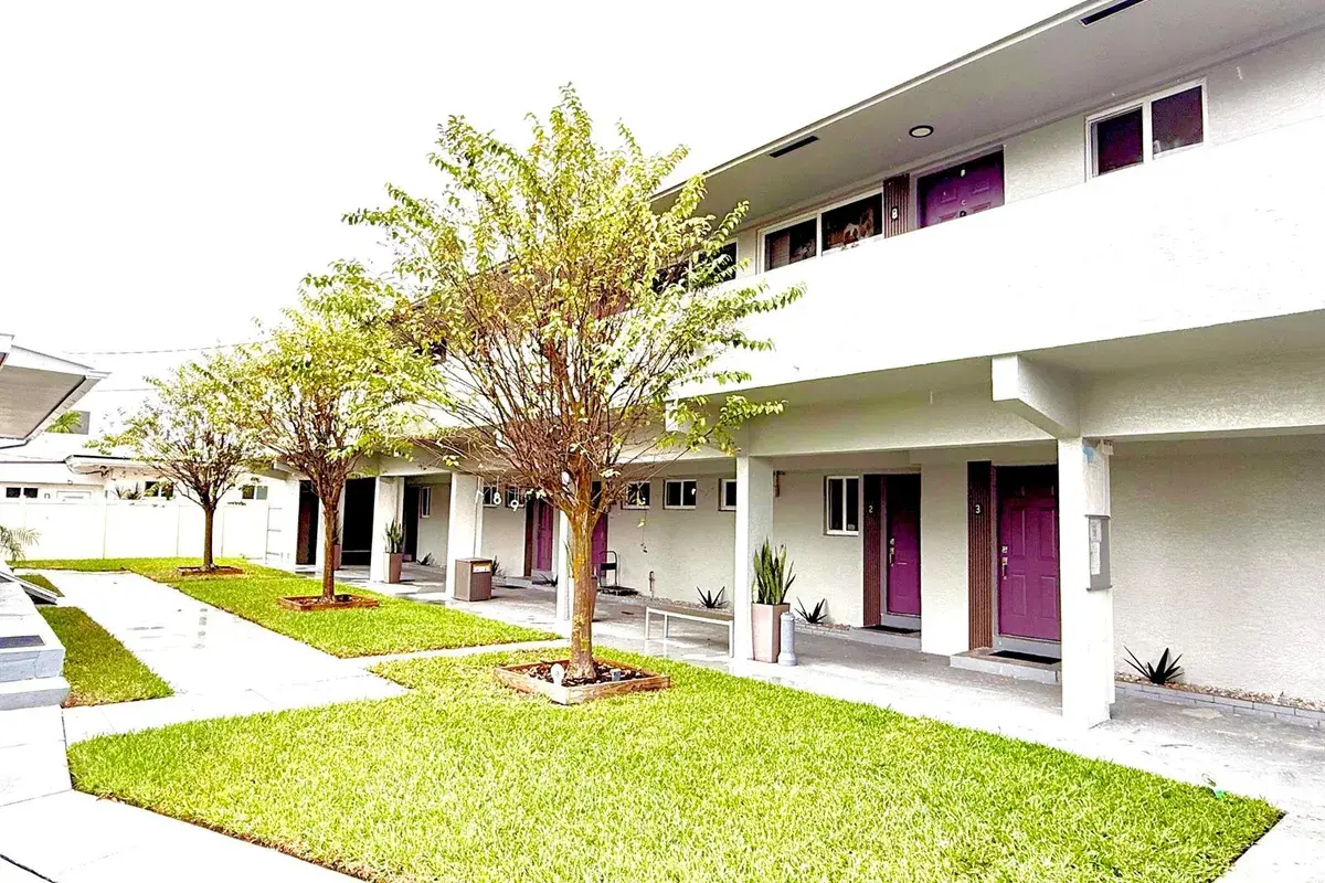 720 NE 7th Street # 2a, Hallandale Beach FL 33009
