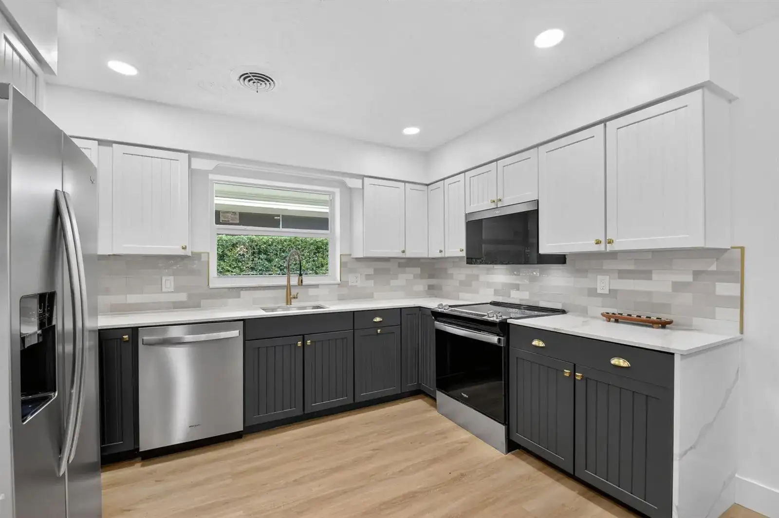 1221 Singer Drive, Singer Island FL 33404 photo 4