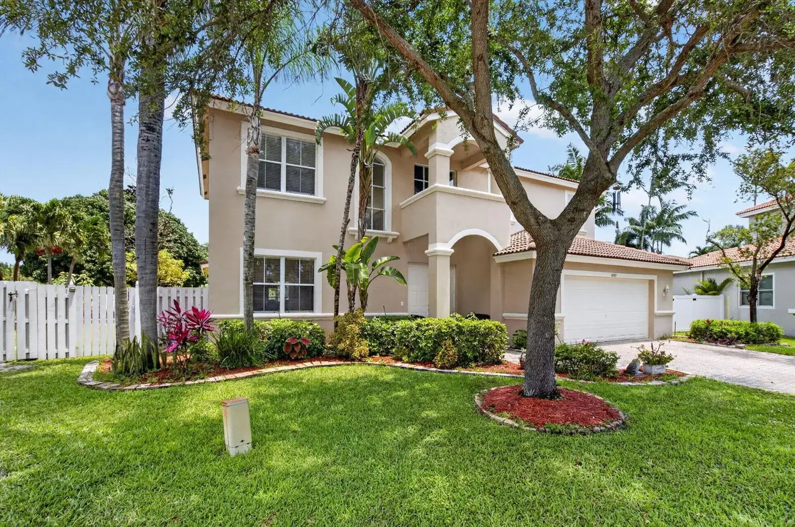 6207 Shadow Tree Lane, Lake Worth FL 33463 photo 2