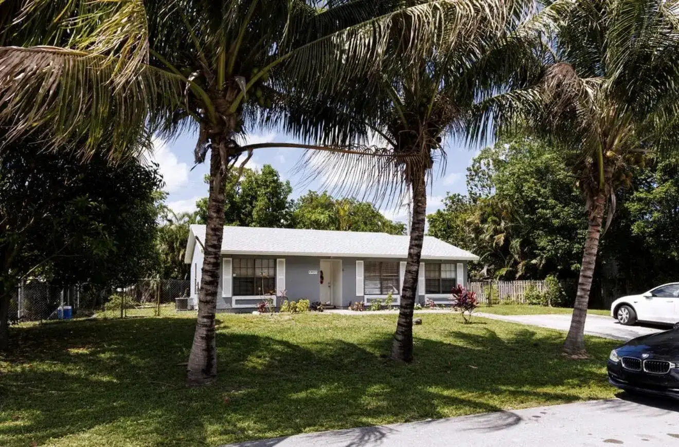 5437 Greenwood Drive, Delray Beach FL 33484 photo 4
