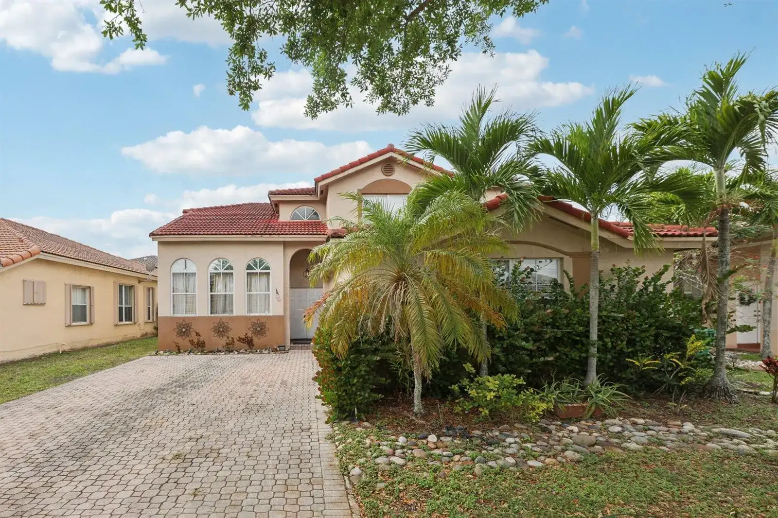 405 E Royal Cove Circle, Davie FL 33325 photo 2