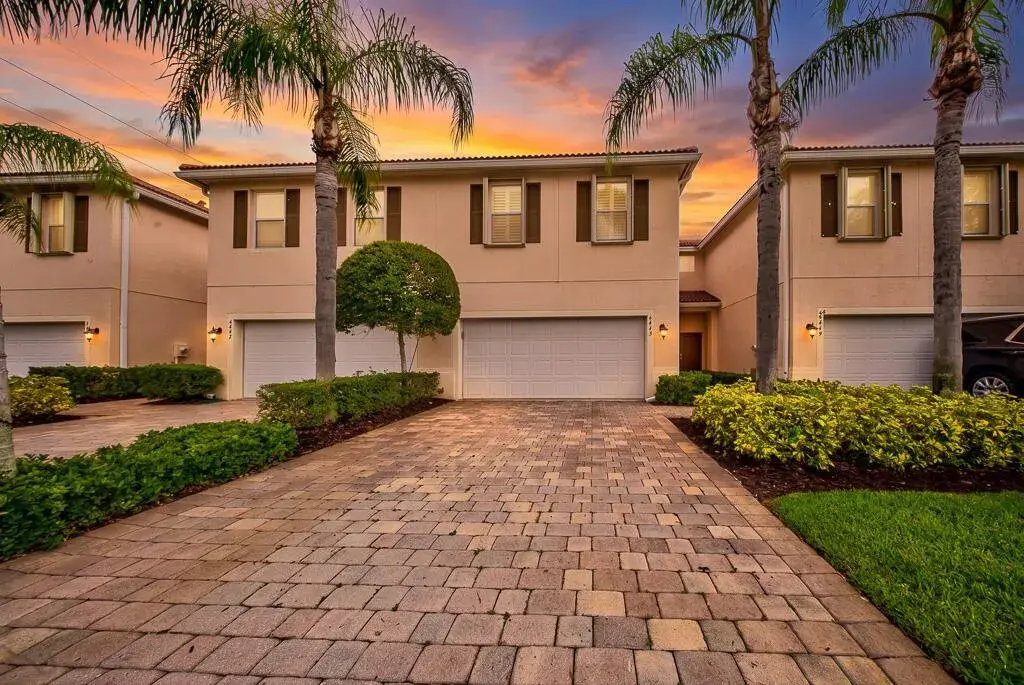 6463 Azura Lake Road, Lake Worth FL 33463