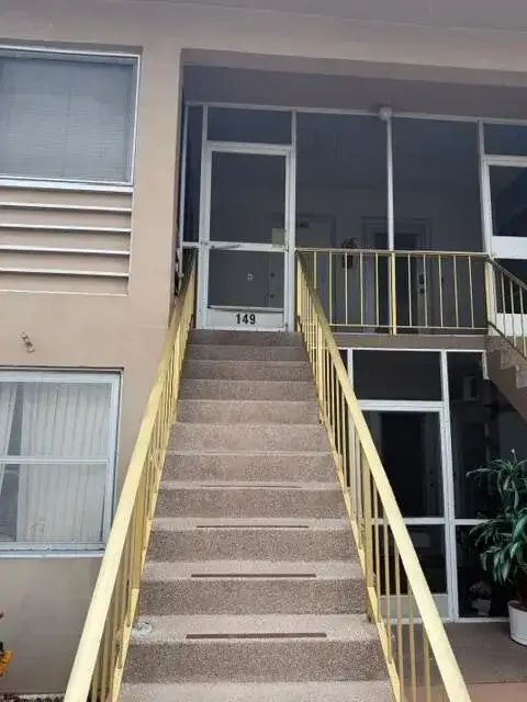 149 Stratford K, West Palm Beach FL 33417 photo 2