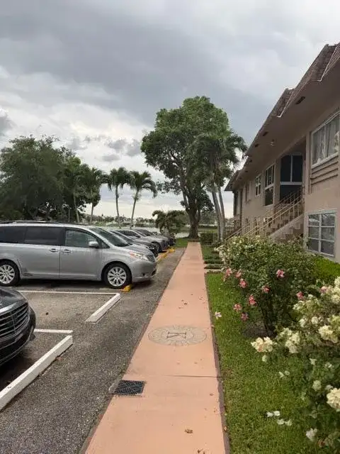149 Stratford K, West Palm Beach FL 33417 photo 5