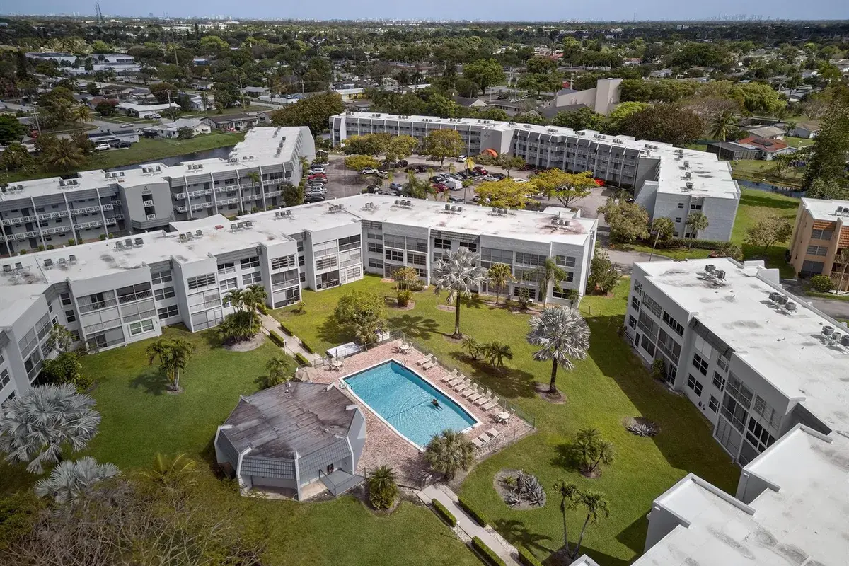 6570 Royal Palm Boulevard # 306j, Margate FL 33063