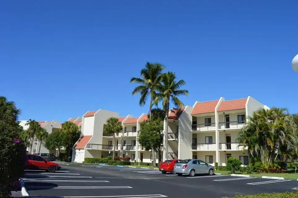 3050 Presidential Way # 205, West Palm Beach FL 33401 photo 2
