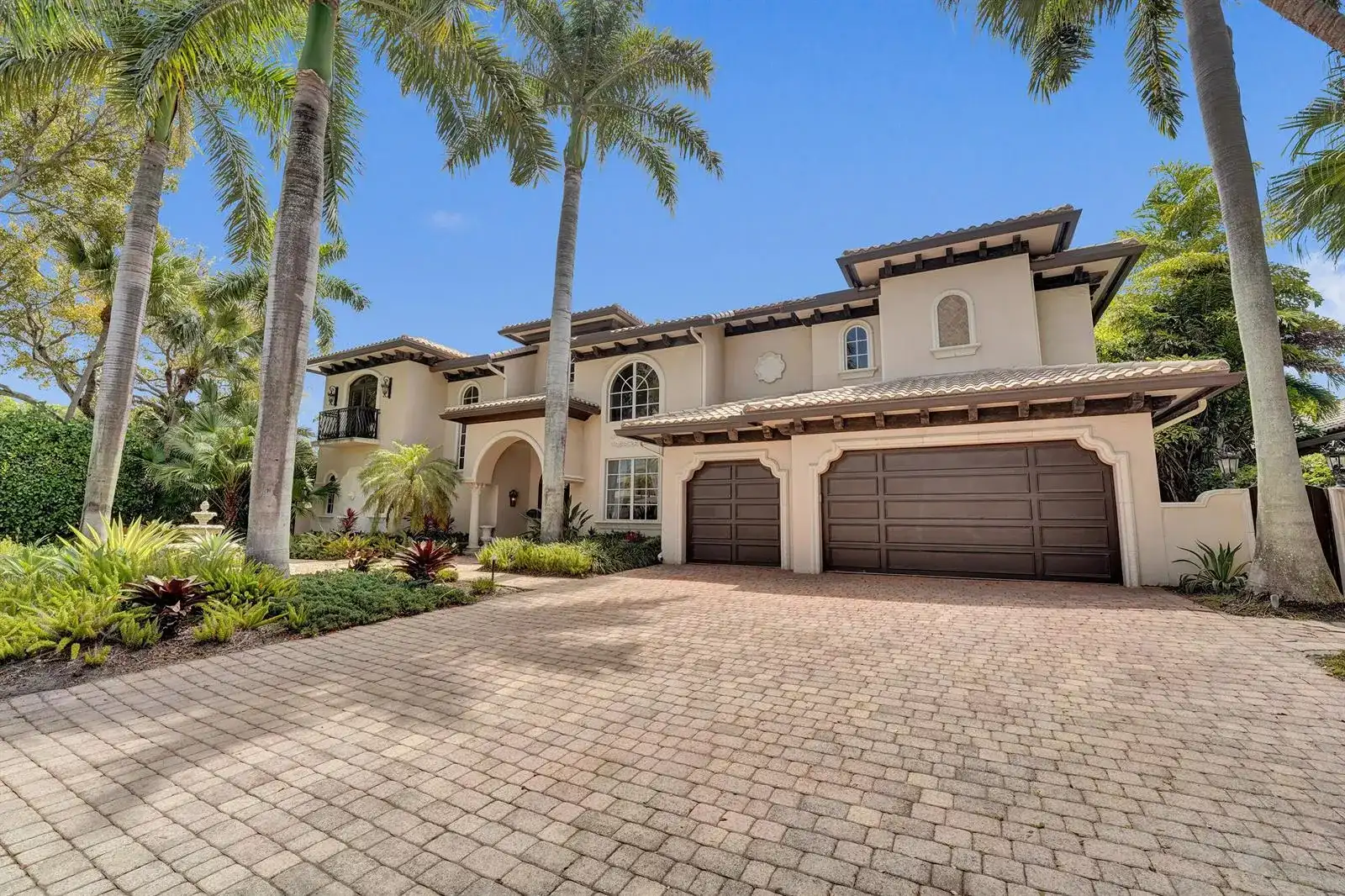 1212 E Lake Drive, Fort Lauderdale FL 33316