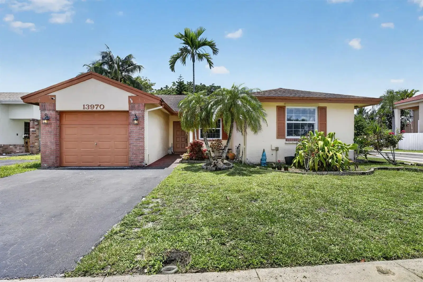 13970 Oaklawn Place, Davie FL 33325 photo 2