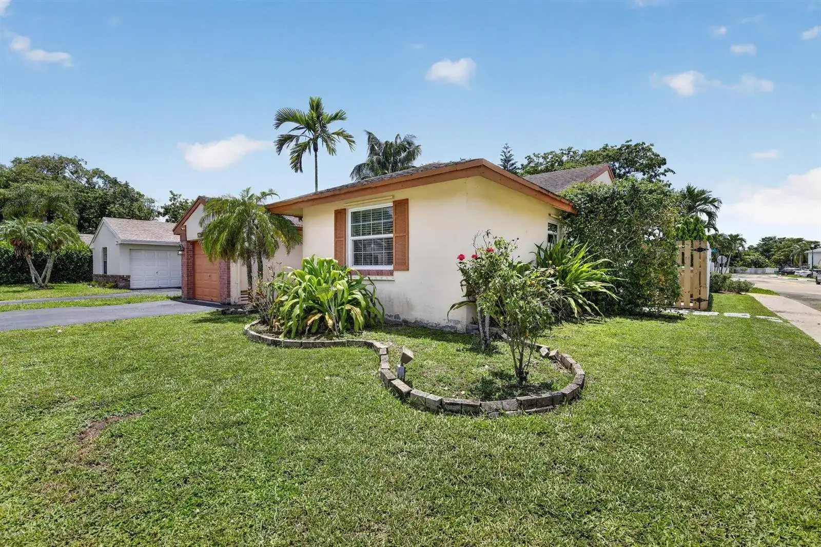 13970 Oaklawn Place, Davie FL 33325 photo 3