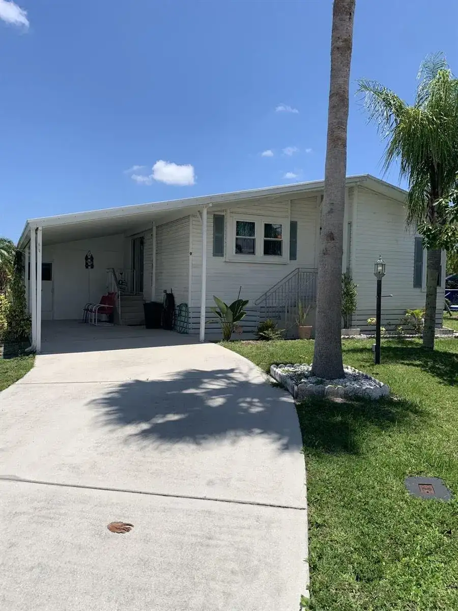 9 Universidad Lane, Port St. Lucie FL 34952 photo 3