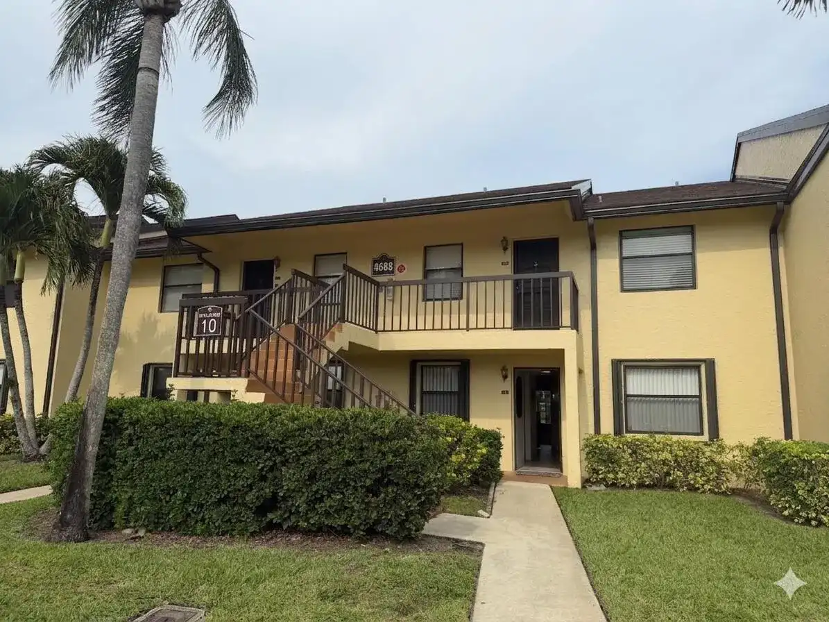 4688 Lucerne Lakes Blvd Boulevard E # 104, Lake Worth FL 33467