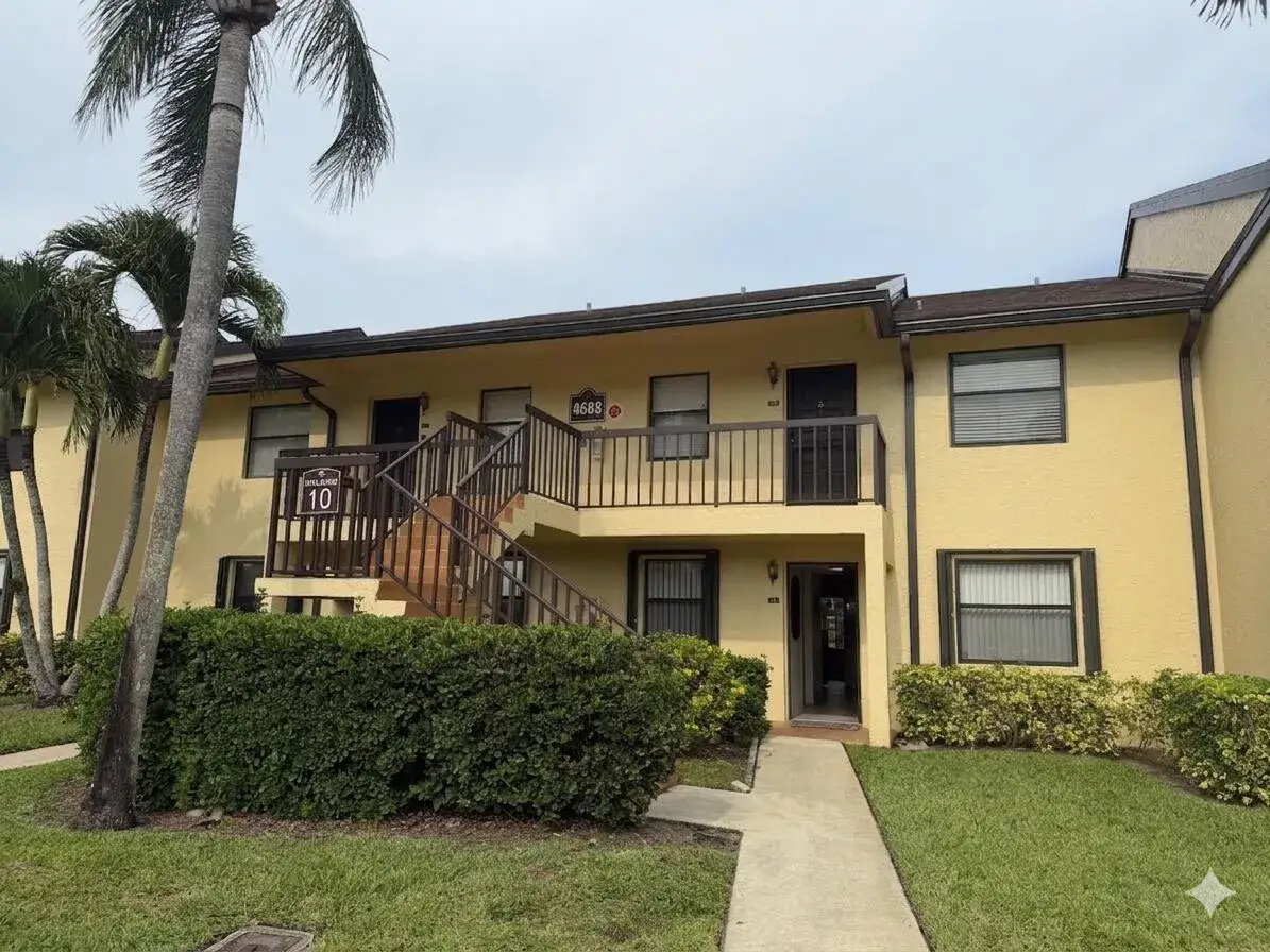 4688 Lucerne Lakes Blvd Boulevard E # 104, Lake Worth FL 33467