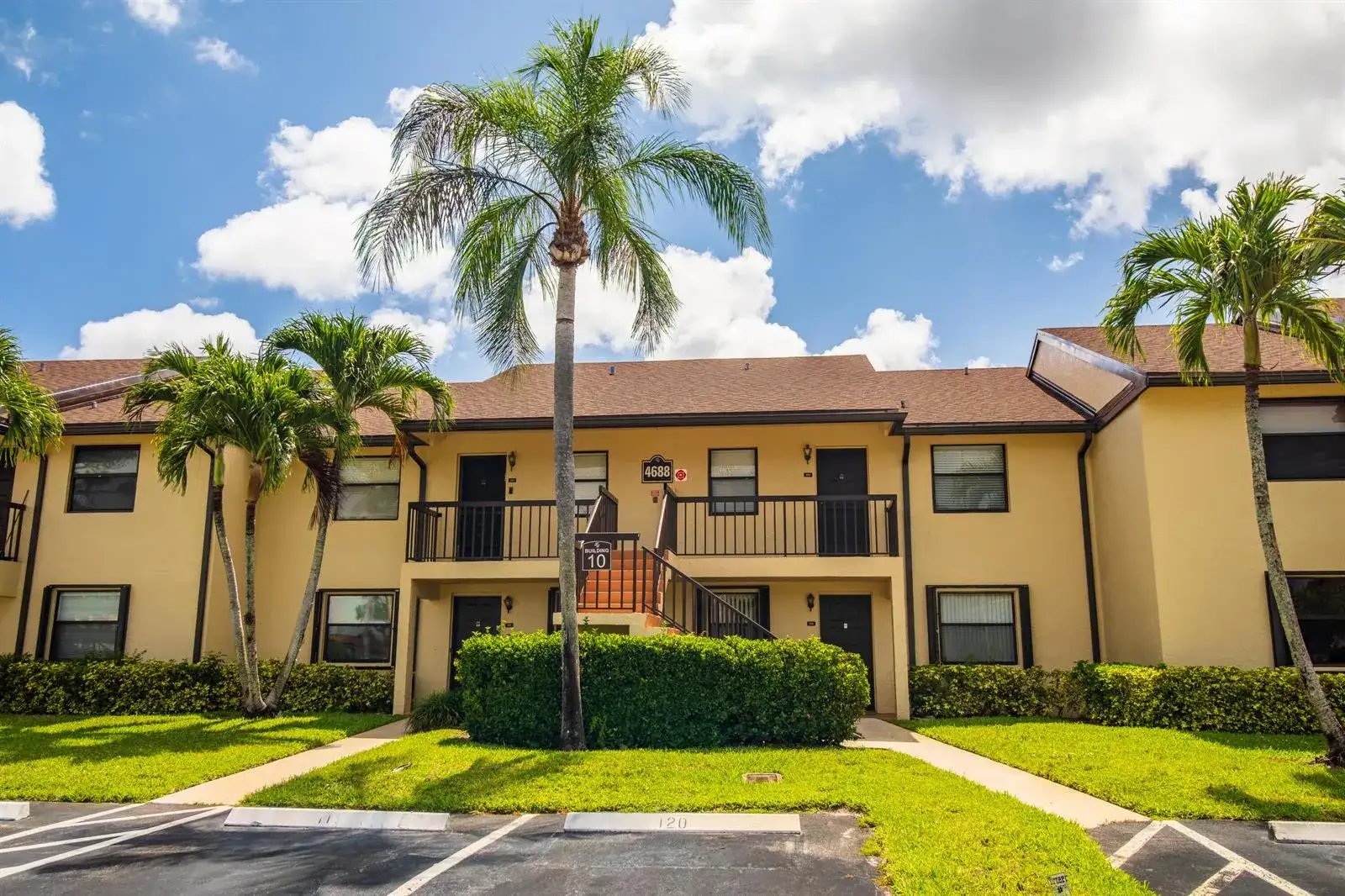 4688 Lucerne Lakes Blvd Boulevard E # 104, Lake Worth FL 33467 photo 2