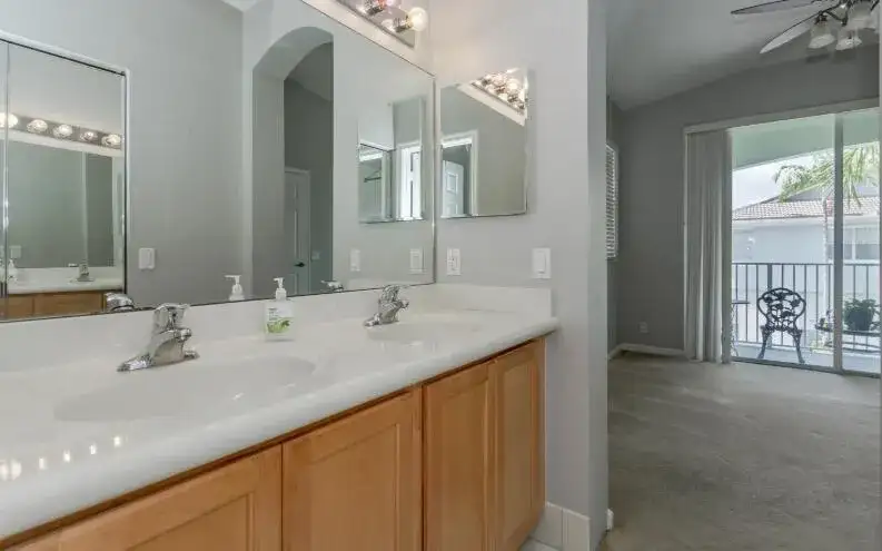 3019 Laurel Ridge Circle, Riviera Beach FL 33404 photo 3