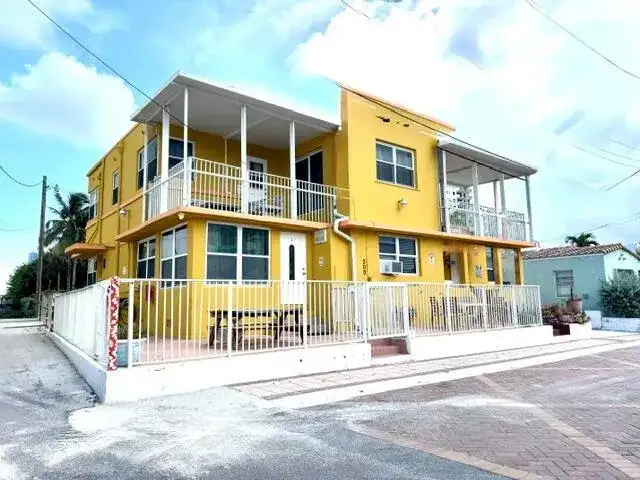 300 Georgia Street # 5, Hollywood FL 33019 photo 4