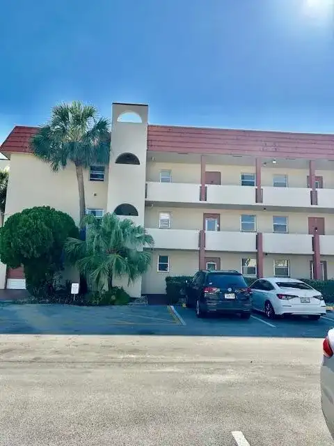 7960 Sunrise Lakes Drive N # 205, Sunrise FL 33322