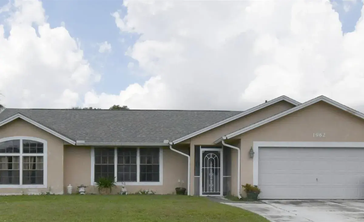 1962 SW Capeador Street, Port St. Lucie FL 34953