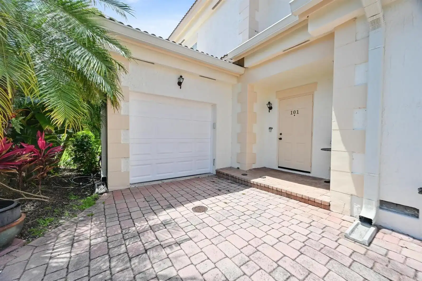 568 7th Square, Vero Beach FL 32962