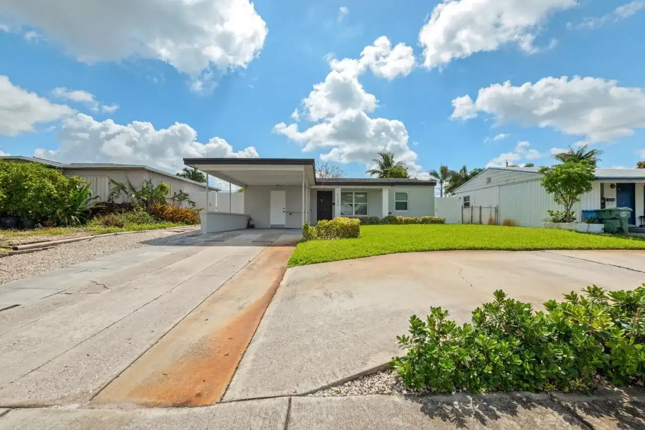5240 NE 3rd Terrace, Oakland Park FL 33334