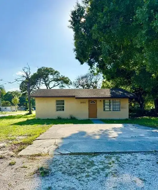 301 N 20th Street, Fort Pierce FL 34950 photo 2